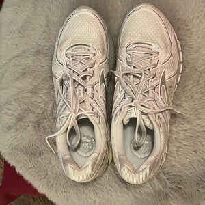 Women’s Brooks GTS 16